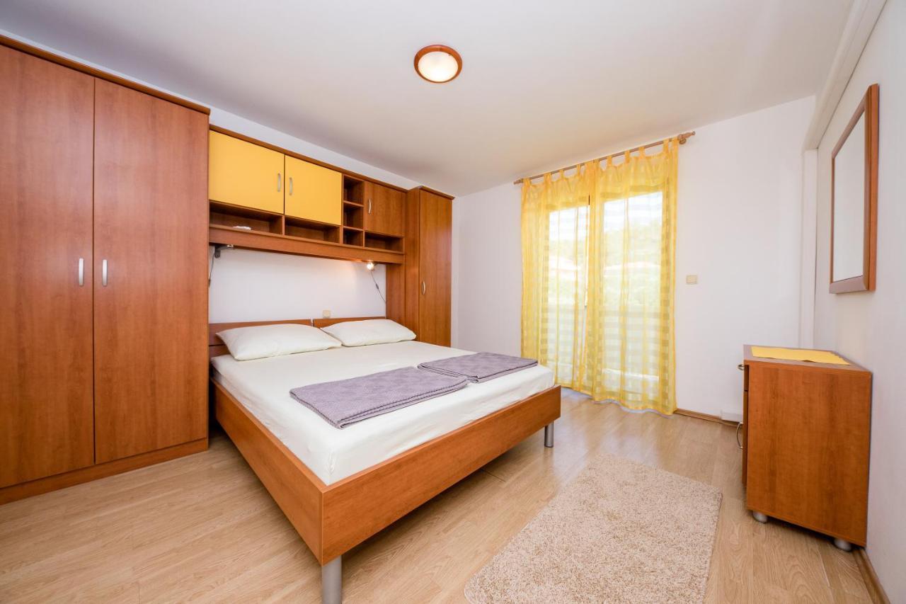 Apartments Padovan Banjol Bagian luar foto