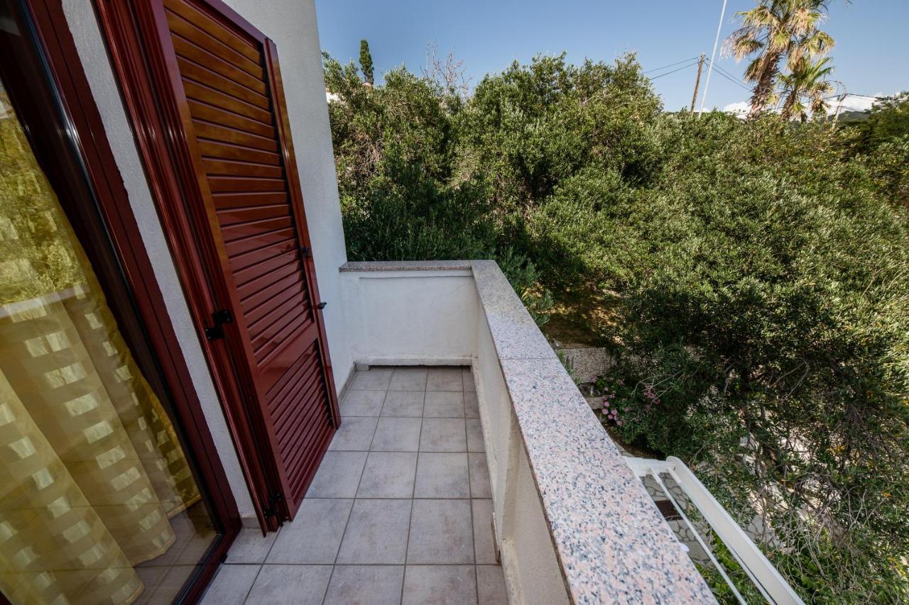 Apartments Padovan Banjol Bagian luar foto