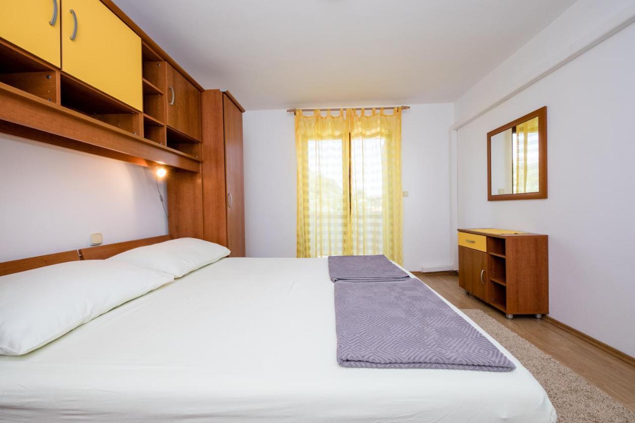Apartments Padovan Banjol Bagian luar foto