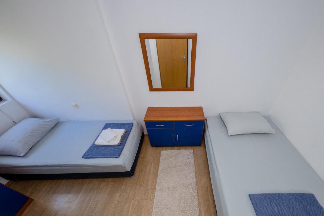 Apartments Padovan Banjol Bagian luar foto