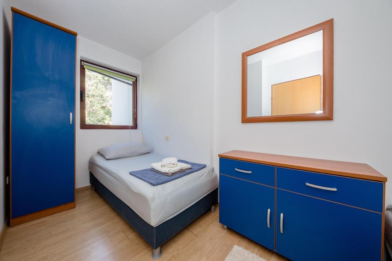 Apartments Padovan Banjol Bagian luar foto