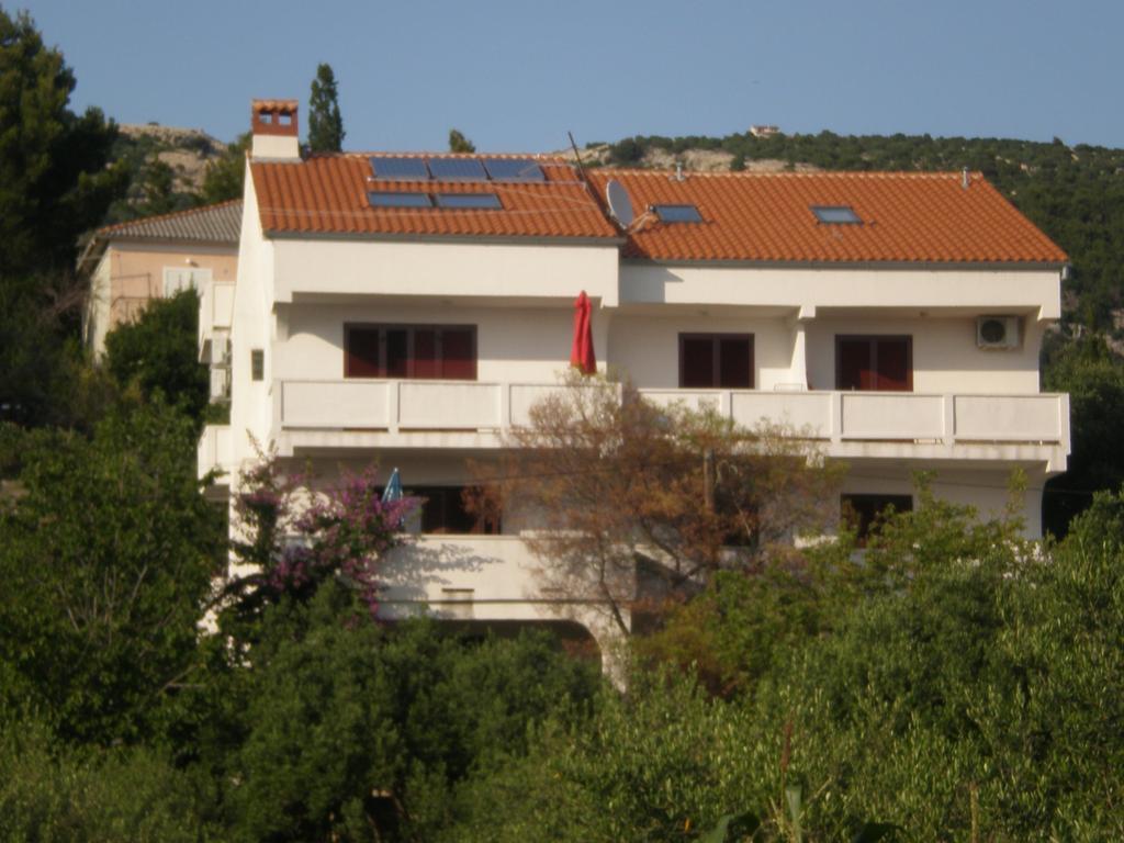 Apartments Padovan Banjol Bagian luar foto