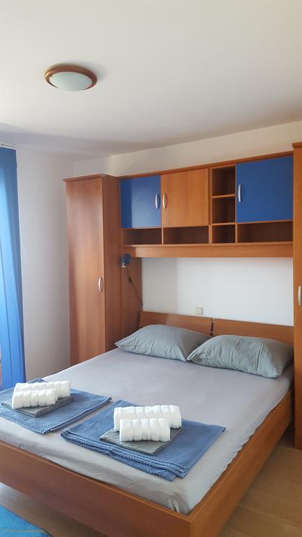 Apartments Padovan Banjol Bagian luar foto